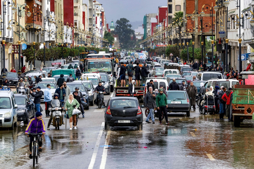 صور|-هطول-أمطار-غزيرة.-إجلاء-50-ألف-شخص-تحسبًا-لفيضانات-في-المغرب