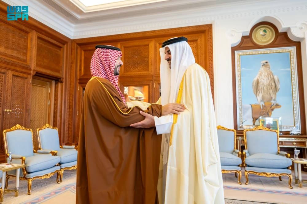 بتوجيه-من-القيادة.-وزير-الدفاع-يلتقي-أمير-دولة-قطر
