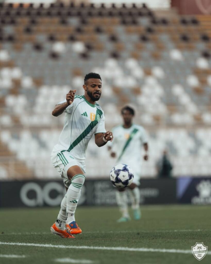 الأهلي-يستعيد-مدافعه