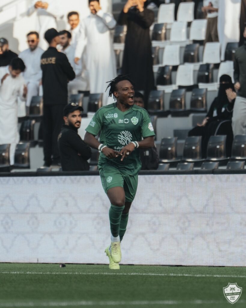 القلعة-يحطم-أرقامه