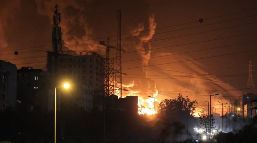 ضربات-صاروخية-على-حيين-في-بوشهر-جنوب-إيران