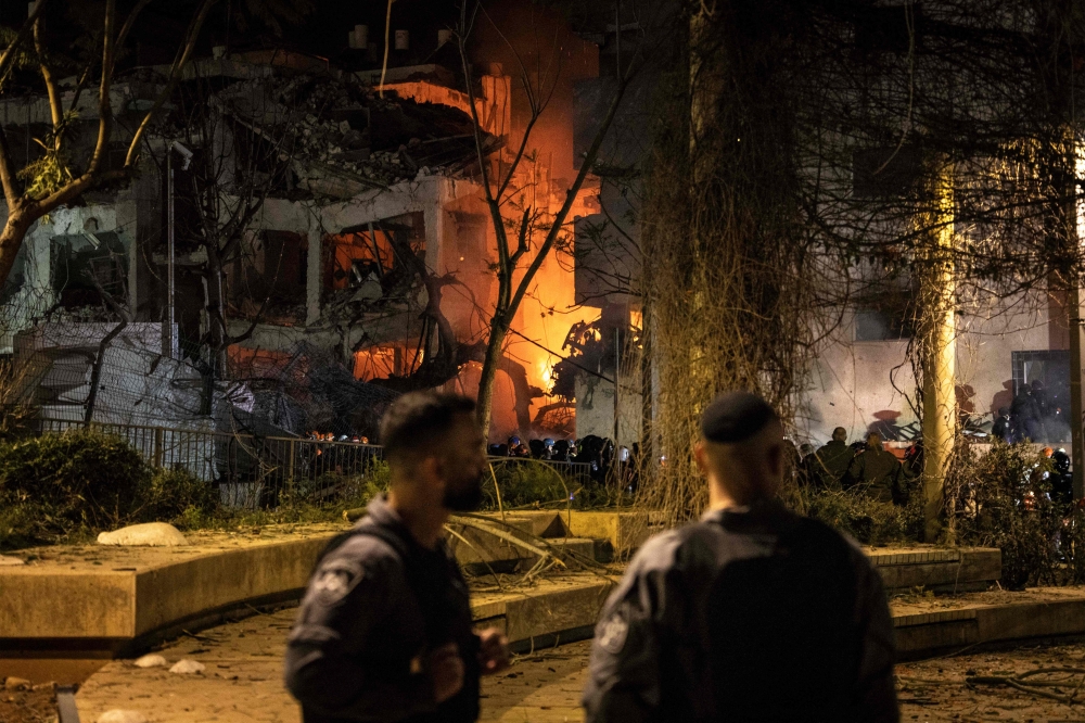 عاجل-الحرس-الثوري-الإيراني-يعلن-عملية-هجومية-عنيفة-باتجاه-إسرائيل