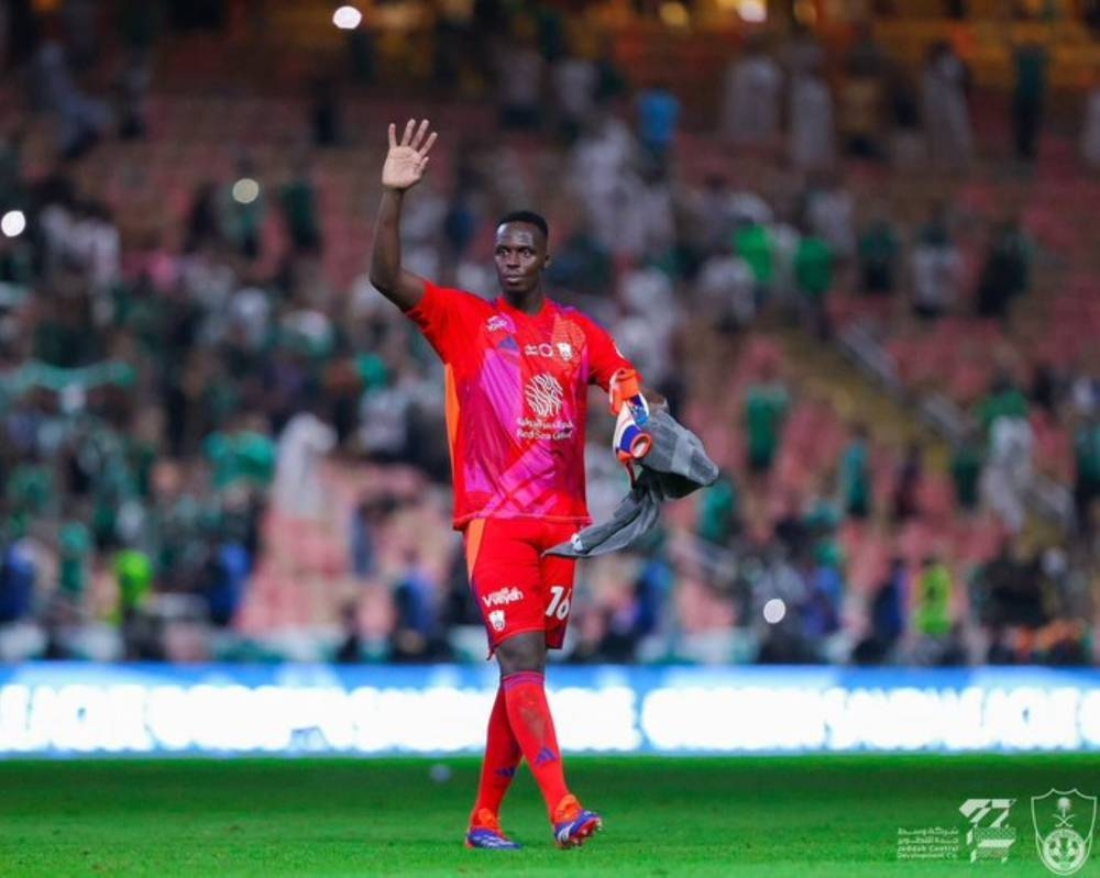 القفاز-الذهبي-يقود-القلعة-بتألق-ويحرج-المنافسين