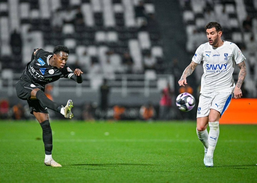 الشباب-ومدربه-ضحايا-الخماسيات-بالمحترفين