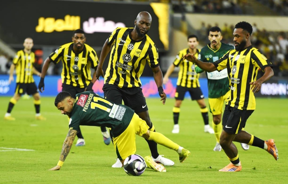 الخليج-ينتقد-قرارات-الهويش