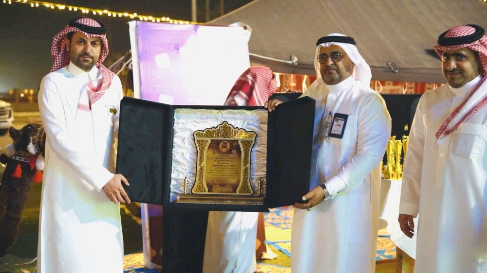 الفاروق-يكرم-الرواد