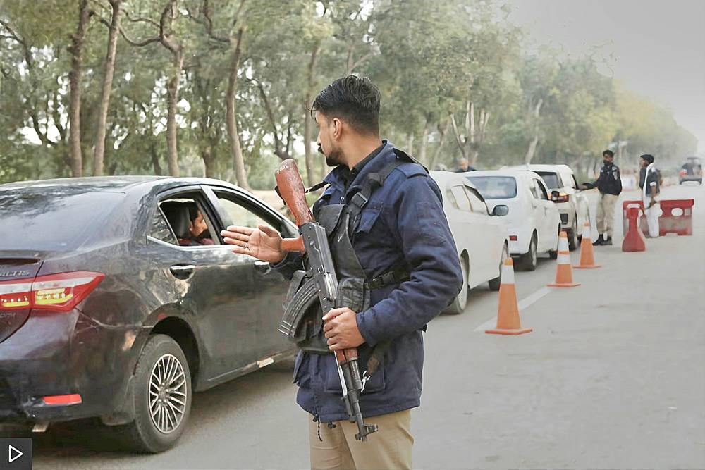 ضربات-جوية-ومواجهات-ليلية-بين-إسلام-آباد-وكابول