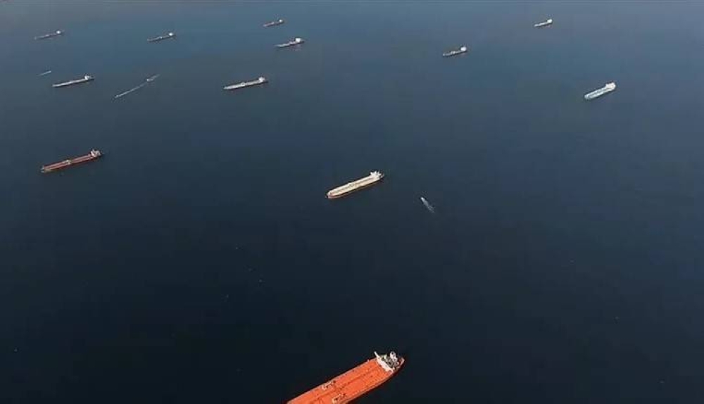 مئات-الناقلات-تتكدس-في-الخليج-مع-تصاعد-الحرب