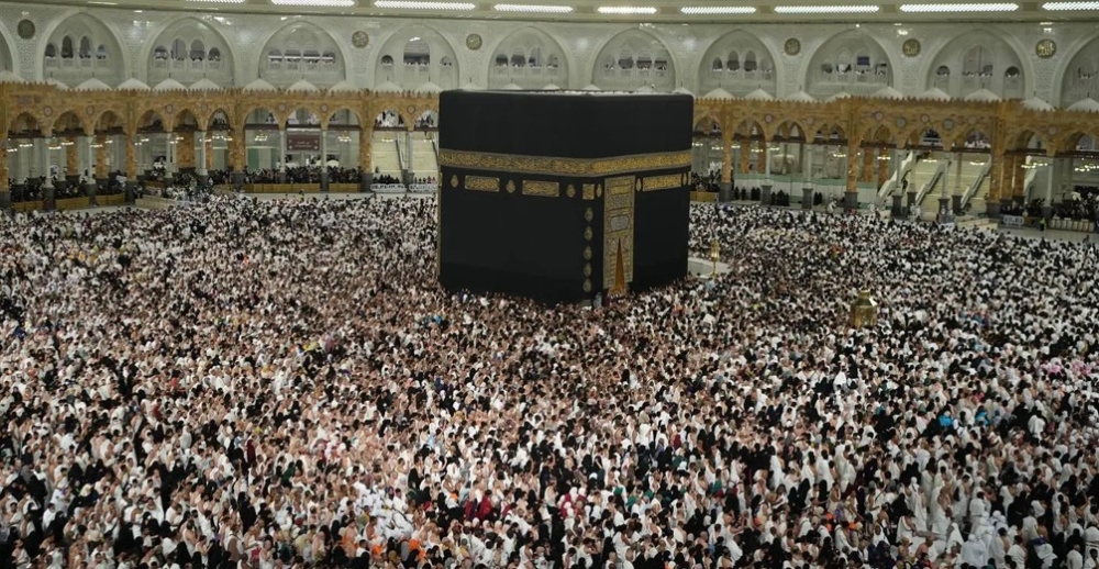 صور-|-صحن-المطاف-بين-التاريخ-والحداثة.-هندسة-خادمة-للخشوع-والإيمان