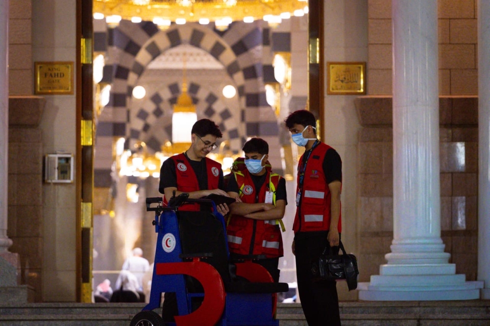 فرق-الهلال-الأحمر-تعيد-النبض-لمريض-إندونيسي-في-رحاب-المسجد-النبوي