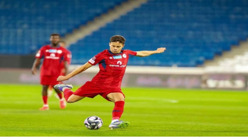 ضمك-يستعين-بشاب-برازيلي