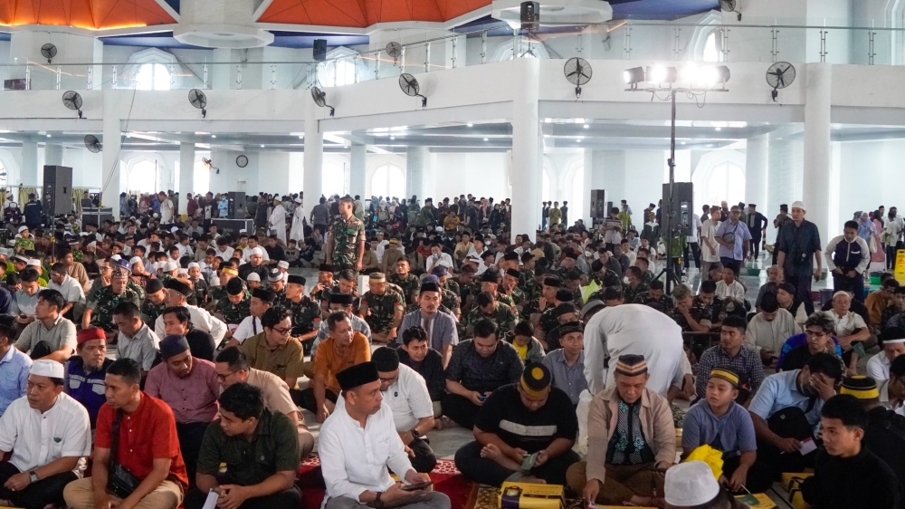 “الشؤون-الإسلامية”-تنفذ-برنامج-خادم-الحرمين-الشريفين-لتفطير-7500-صائم-في-إندونيسيا