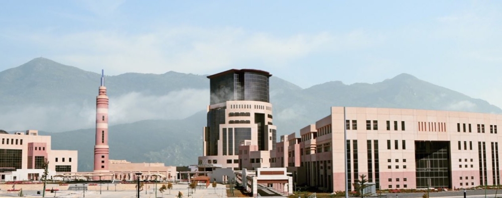 مستمرة-عبر-“بلاك-بورد”.-جامعة-الملك-خالد-تعلق-الدراسة-الحضورية