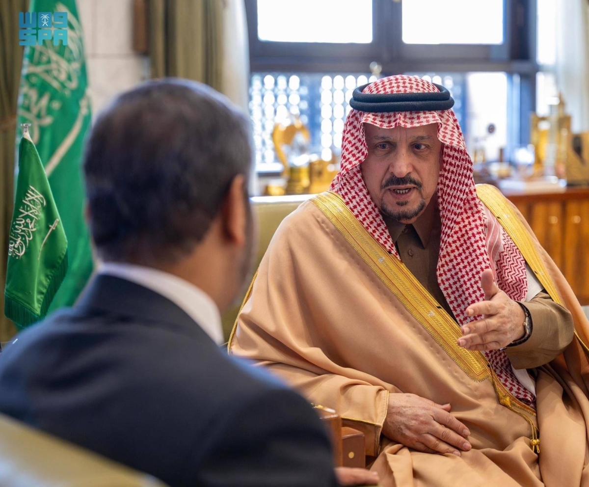 نيابة-عن-خادم-الحرمين-الشريفين-وولي-العهد.-أمير-منطقة-الرياض-يستقبل-عميد-السلك-الدبلوماسي-سفير-جيبوتي-ورؤساء-المجموعات-الجغرافية-المعتمدين-لدى-المملكة