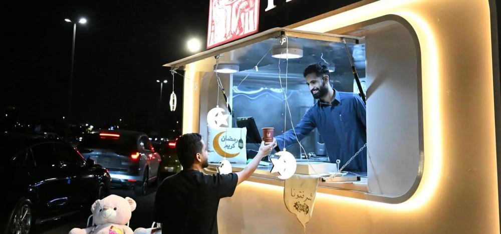 عربات-“الفود-ترك”-تستقطب-المتسوقين-خلال-شهر-رمضان