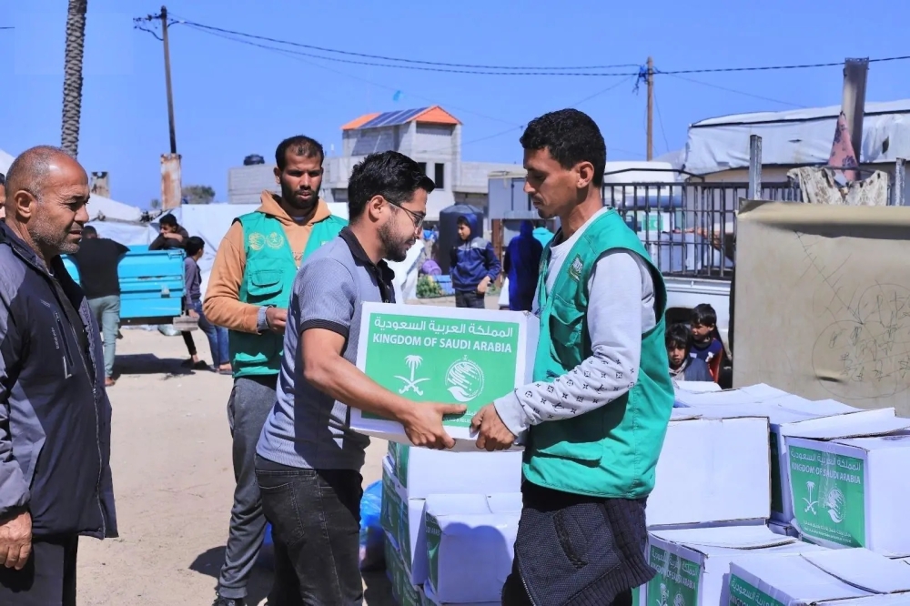 “الملك-سلمان-للإغاثة”-يوزّع-سلالًا-غذائية-للأسر-النازحة-جنوب-غزة