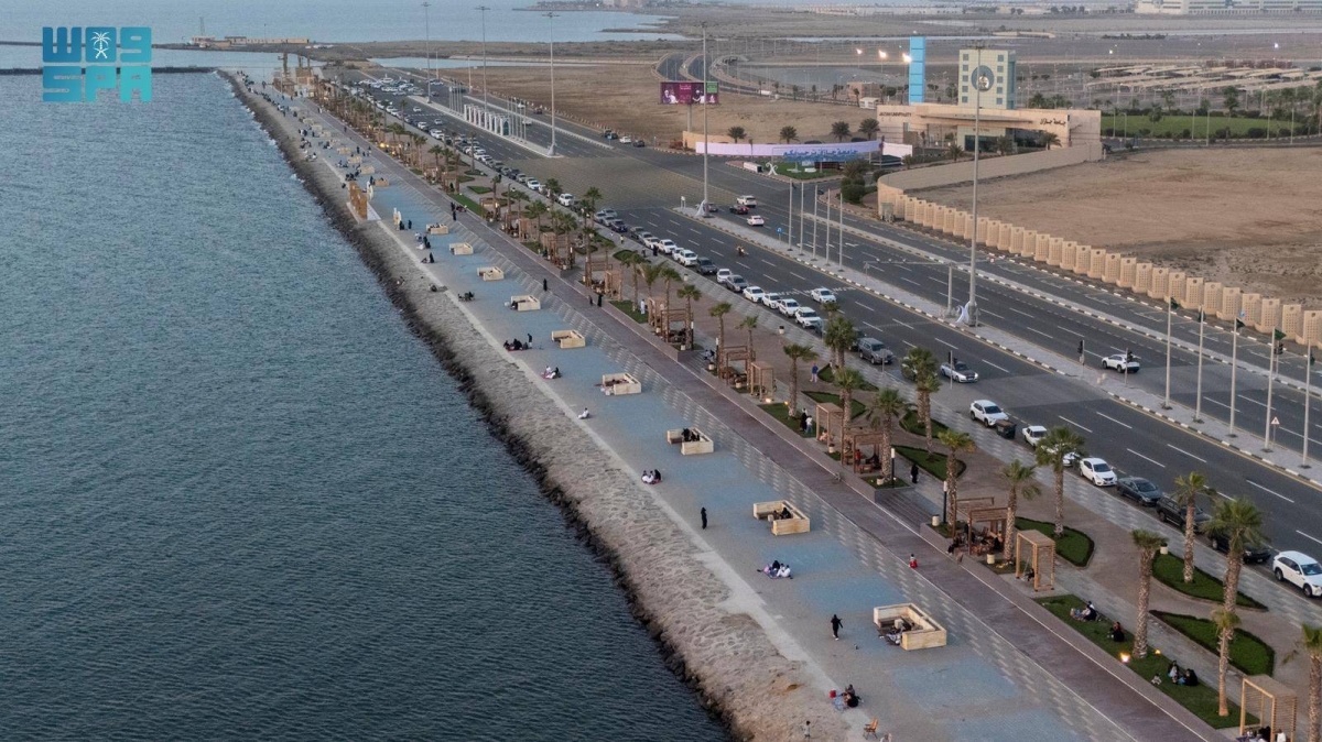 رمضان-على-ساحل-جازان.-لحظات-إفطار-تتعانق-فيها-سكينة-الغروب-ودفء-اللقاء