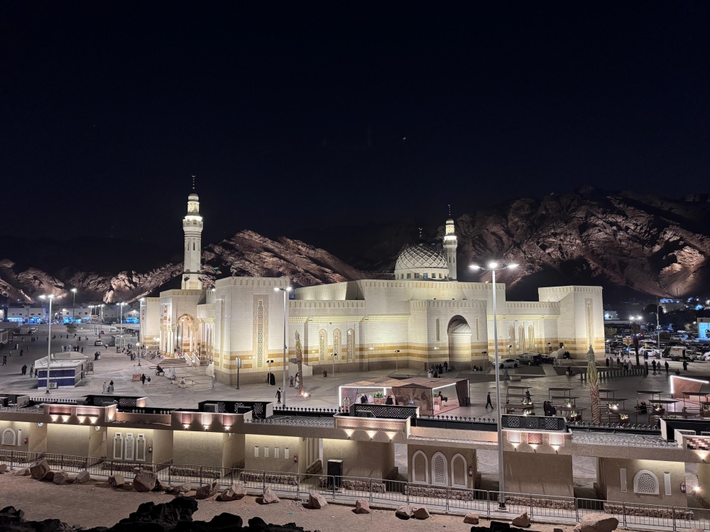 تحسين-الإضاءة-في-جامعي-القبلتين-وسيد-الشهداء-ومسجد-الجمعة-بتقنيات-حديثة