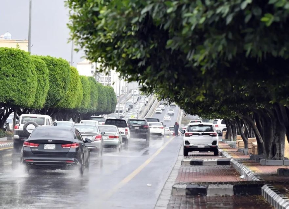 مصحوبة-بصواعق-رعدية.-تنبيه-من-أمطار-ورياح-على-عسير-حتى-8-مساءً