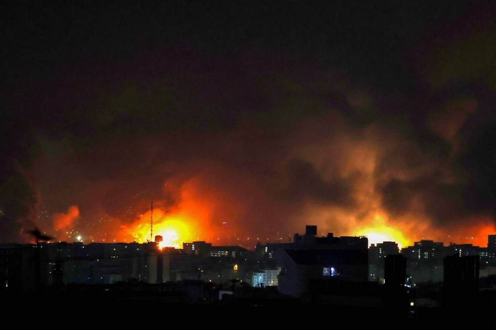 عاجل:-إسرائيل-تعلن-شن-موجة-ضربات-بواسطة-“أكثر-من-80-طائرة-مقاتلة”-على-طهران-ووسط-إيران