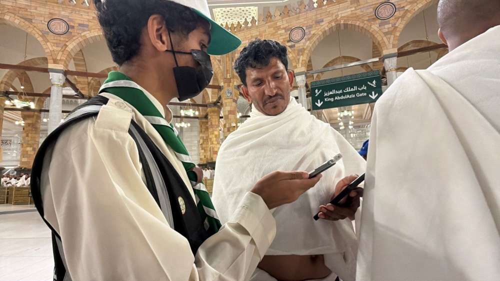 مبادرة-كشفية-تسخر-تطبيقات-الترجمة-لخدمة-ضيوف-الرحمن-بالحرم-المكي