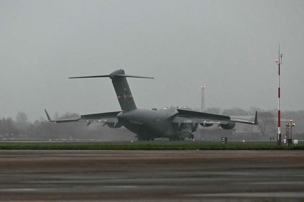 أمريكا-تبدأ-استخدام-قواعد-بريطانية-في-عمليات-“دفاعية”-ضد-إيران