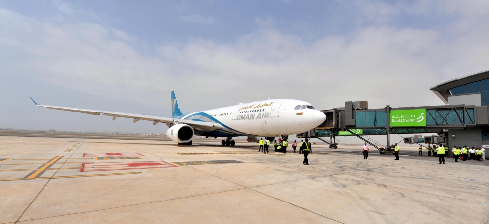 استقرار-الوضع-واستمرار-حركة-الطيران-والأنشطة-السياحية-العمانية