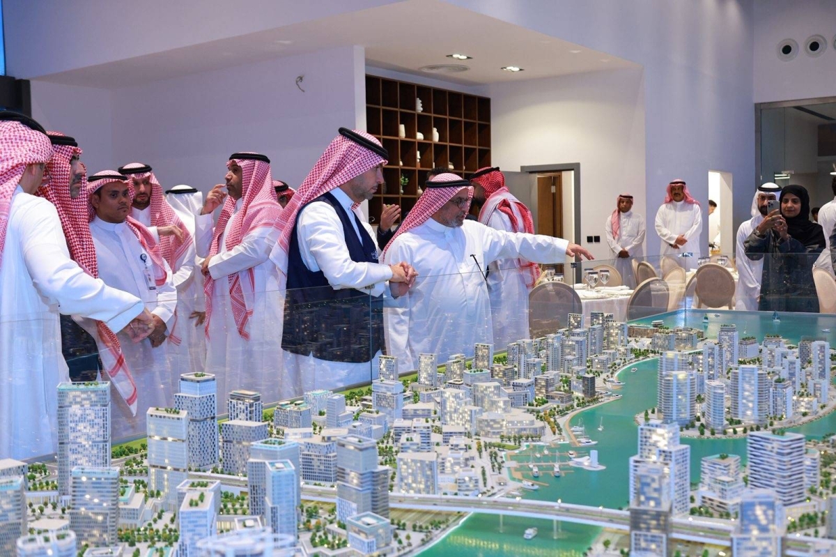 وزير-البلديات-والإسكان-يزور-وجهة-ألما-و-يؤكد-تكامل-الجهود-الحكومية-و-استثمارات-القطاع-الخاص-التنموية