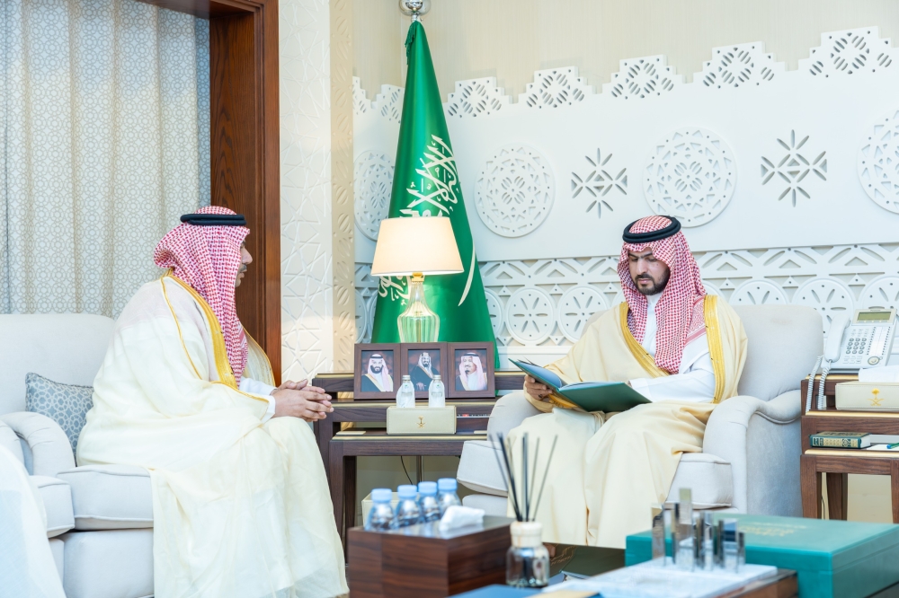 نائب-أمير-الشرقية-يطّلع-على-التقرير-السنوي-لمستشفى-قوى-الأمن-بالدمام