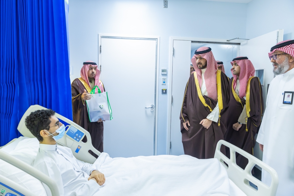 نائب-أمير-الشرقية-يزور-المرضى-المنومين-في-مستشفى-الملك-فهد-التخصصي-بالدمام