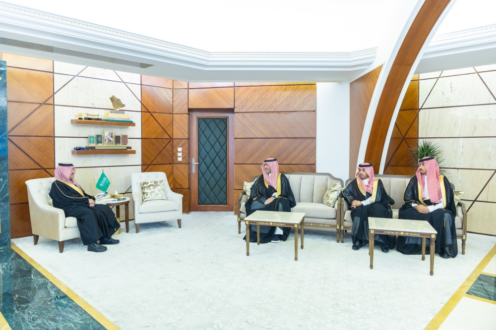 أمير-المنطقة-الشرقية-يستقبل-مدير-عام-وزارة-التجارة-بالمنطقة