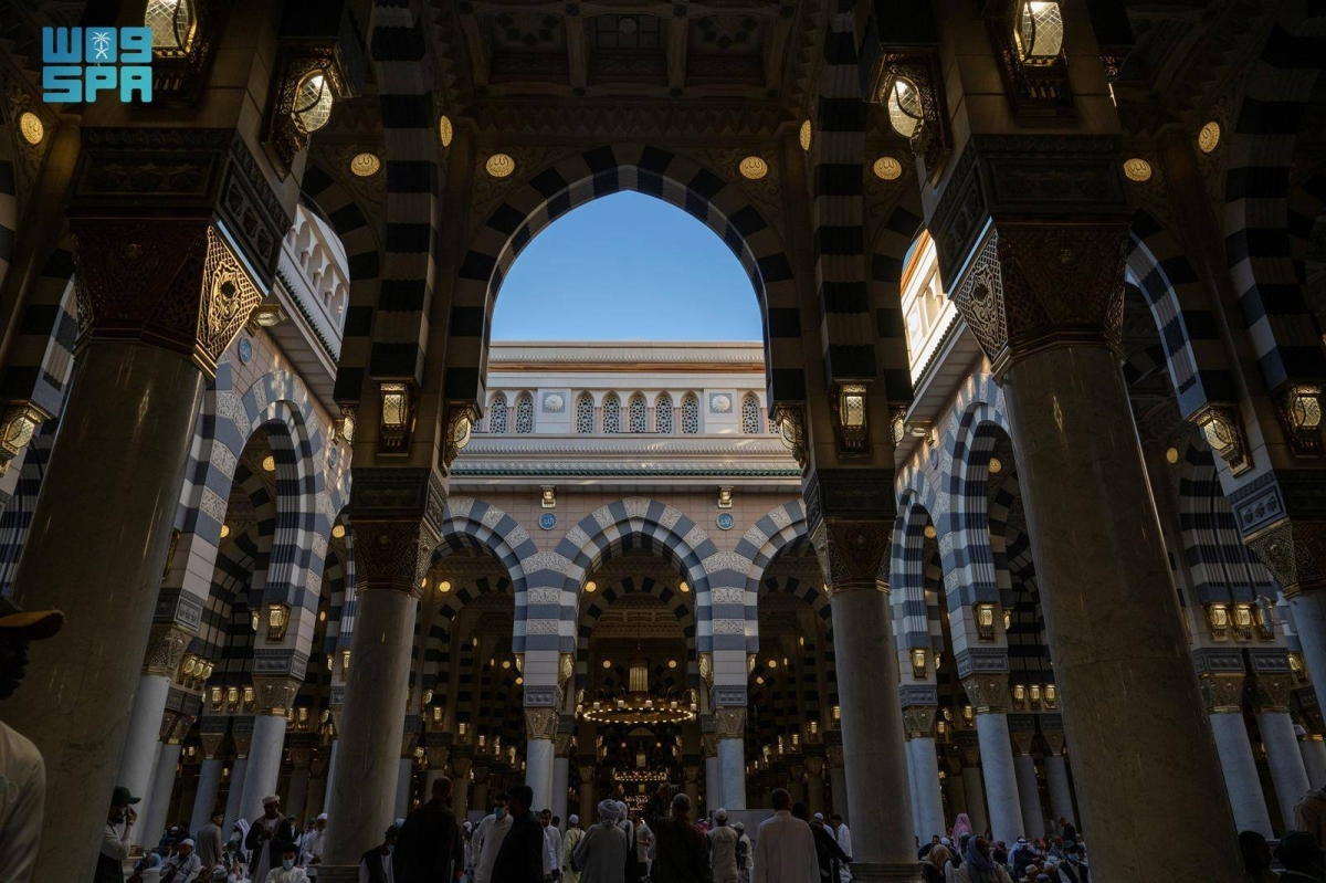 قباب-المسجد-النبوي-والمظلات-العملاقة-جمال-معماري-يحقق-الراحة-للمصلين-والزوار