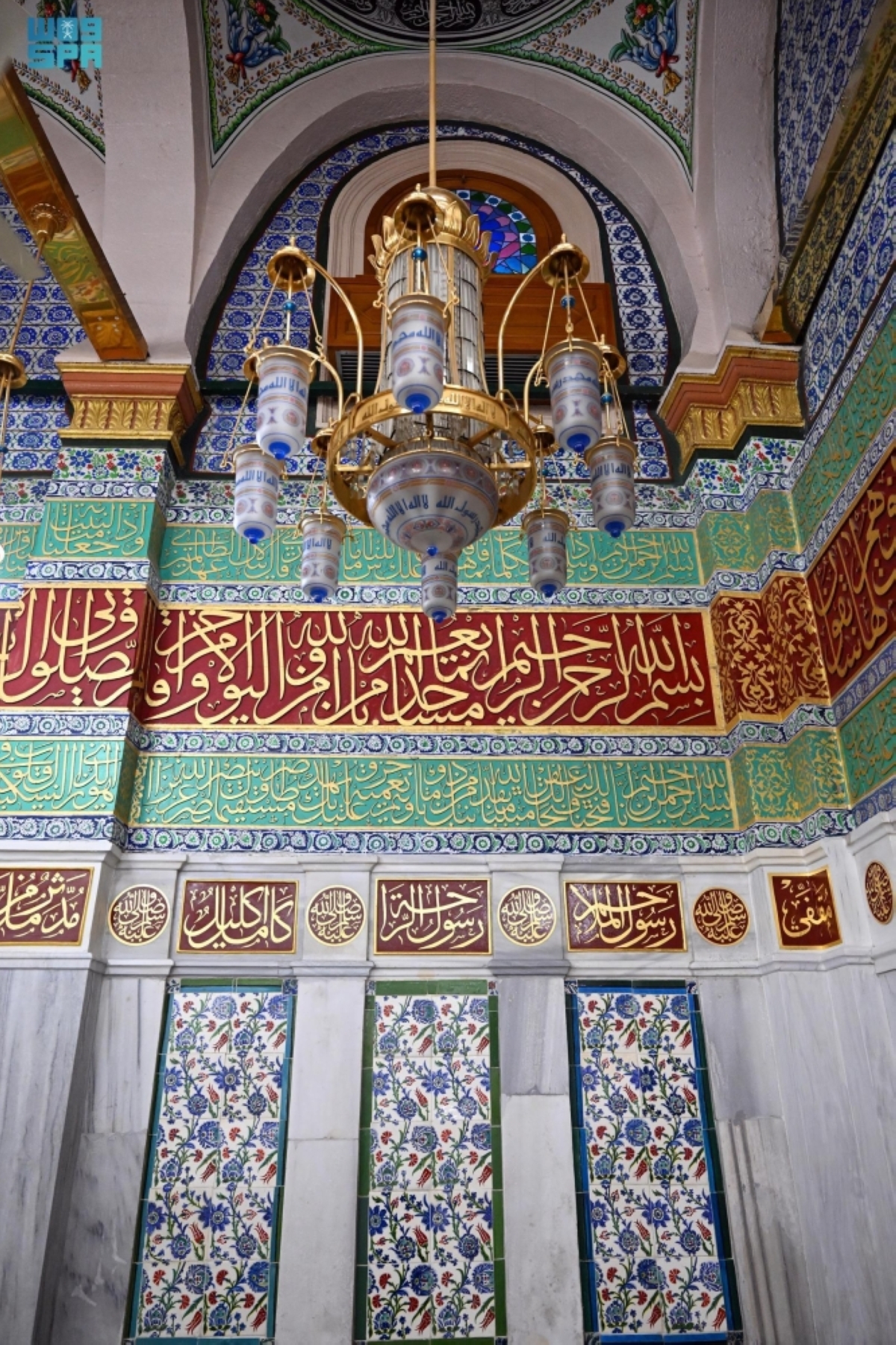 الخطوط-والنقوش-في-المسجد-النبوي.-جماليات-الحضارة-الإسلامية-في-رحاب-دار-الهجرة