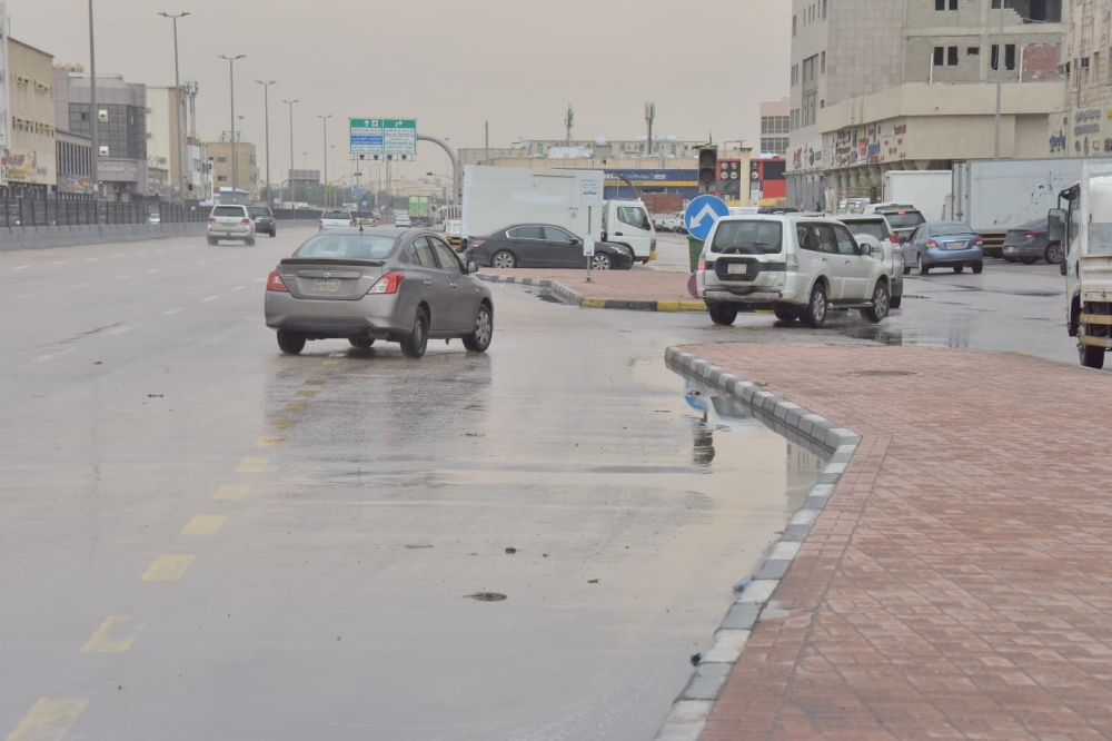 حتى-9-مساءً.-أمطار-متوسطة-ورياح-نشطة-على-المنطقة-الشرقية