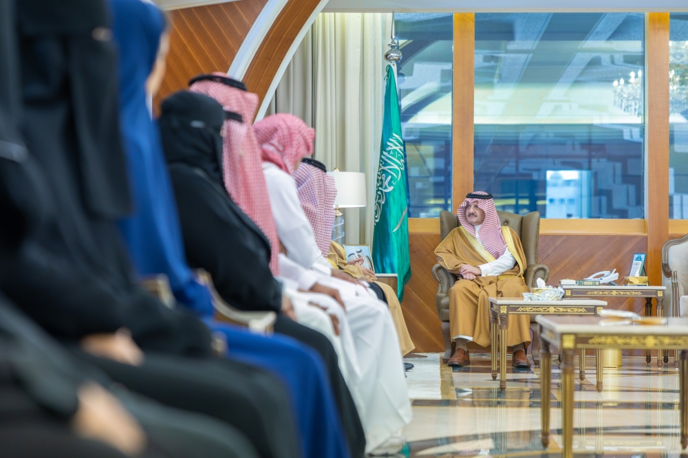 أمير-المنطقة-الشرقية-يطلع-على-برامج-المؤسسة-الخيرية-لرعاية-الأيتام-“إخاء”