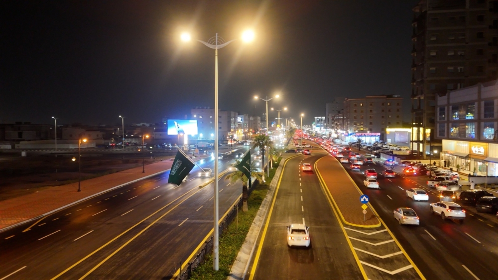 3000-علم-تزين-الأحياء-والشوارع-الرئيسية-بالدمام-في-يوم-العلم