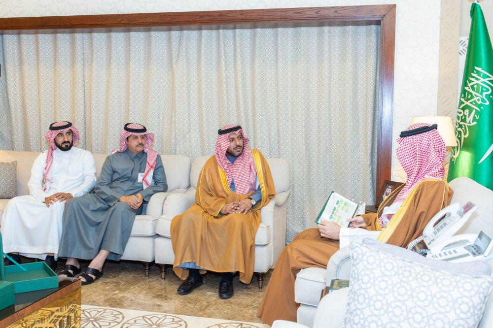 نائب-أمير-الشرقية-يطلع-على-جهود-تنمية-الغطاء-النباتي-بالمنطقة
