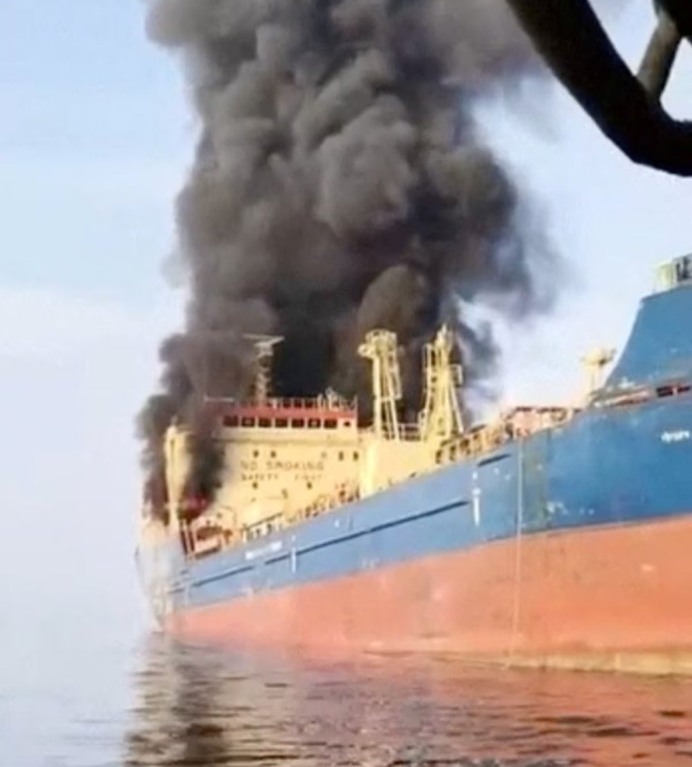 قتيل-ومفقودين-في-استهداف-ناقلتي-نفط-بهجوم-قبالة-العراق