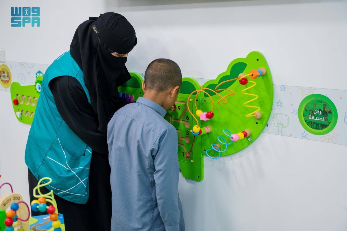 «هدية»-تعتني-بأكثر-من-3-آلاف-طفل-في-المسجد-النبوي-منذ-غرة-رمضان