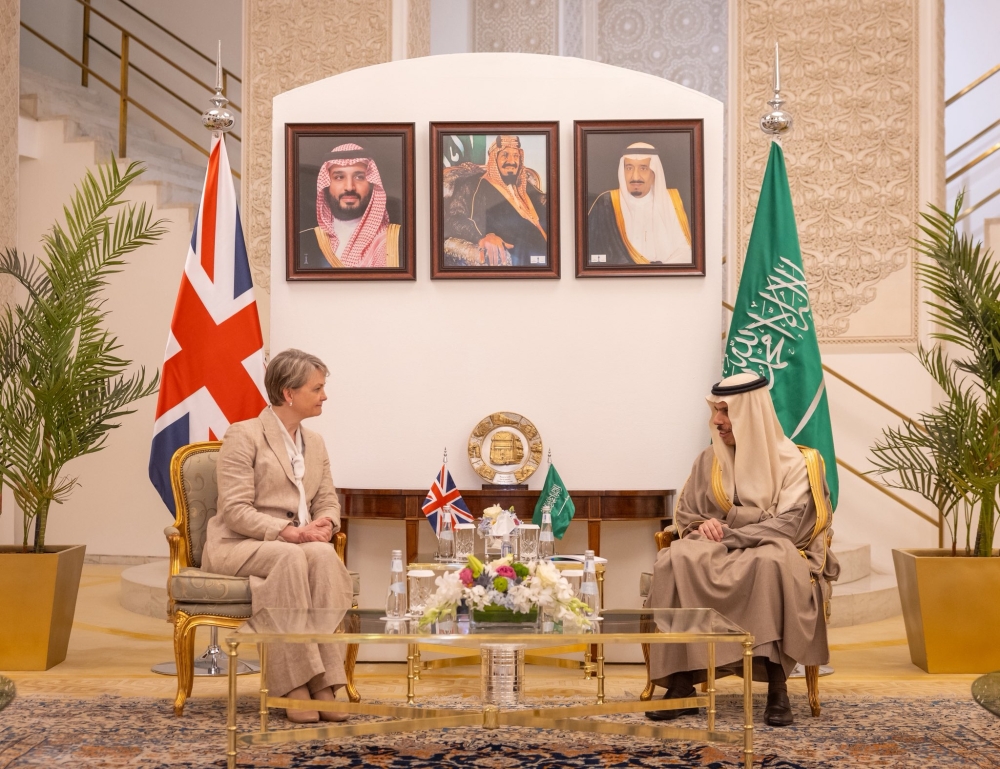 أدانت-اعتداءات-إيران.-وزير-الخارجية-يبحث-التطورات-مع-نظيرته-البريطانية