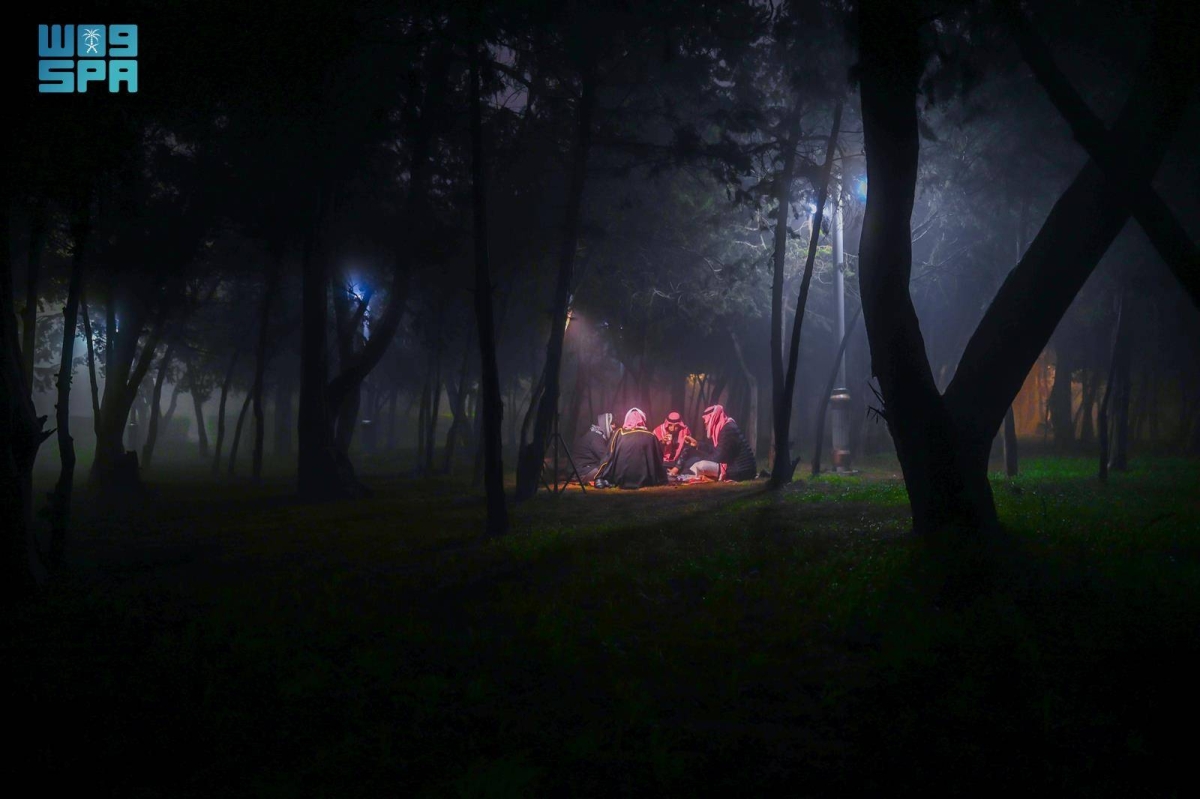 غابة-رغدان-بالباحة-تستقطب-
الأهالي-والزوار-للإفطار-في-أحضان-الطبيعة