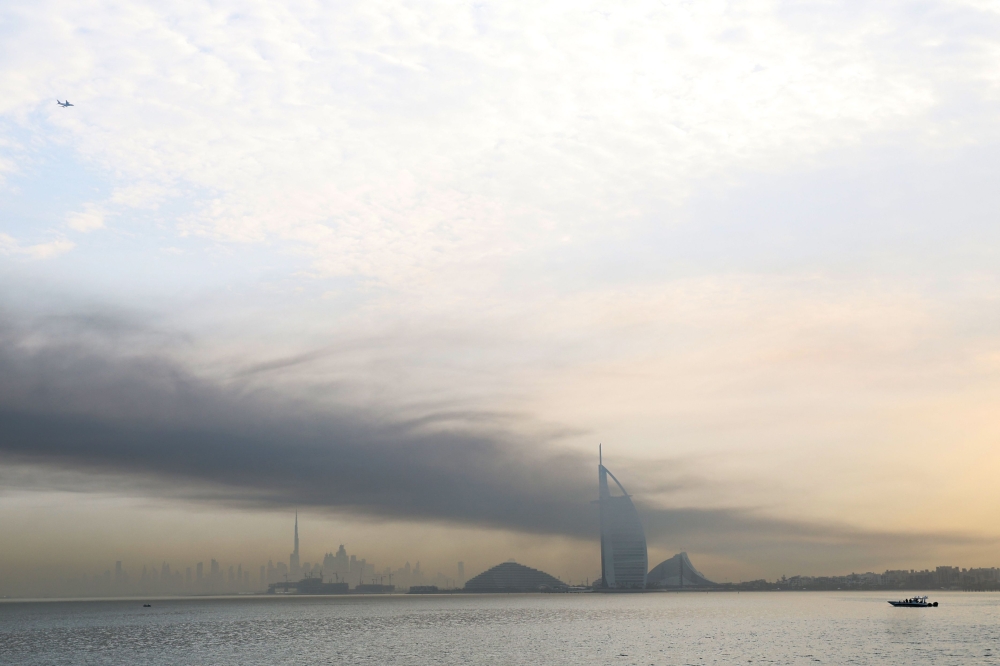 الإمارات:-6-قتلى-و142-مصابًا-نتيجة-الهجمات.-واعتراض-صواريخ-ومسيّرات