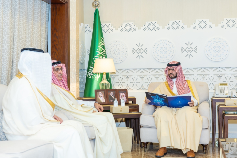 نائب-أمير-الشرقية-يطلع-على-إنجازات-وبرامج-تجمع-الشرقية-الصحي-عبر-التقرير-السنوي