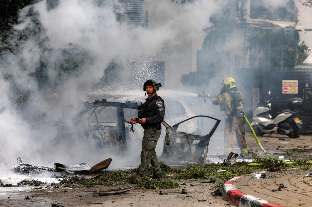 دوي-انفجارات-في-القدس-المحتلة-بعد-رصد-إطلاق-صواريخ-من-إيران