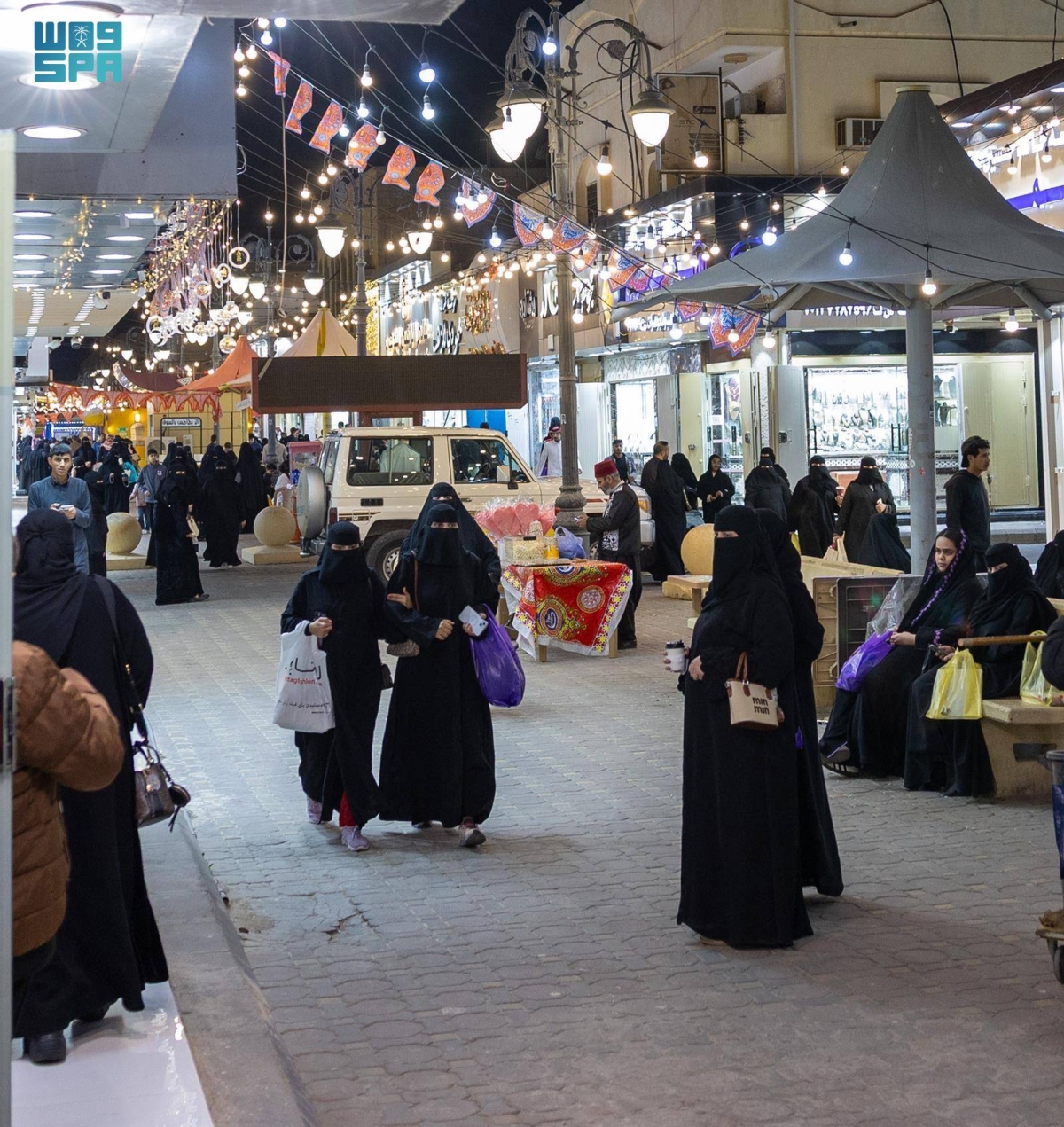 الأسواق-الشعبية-تنافس-المجمعات-التجارية-في-توفير-مستلزمات-العيد