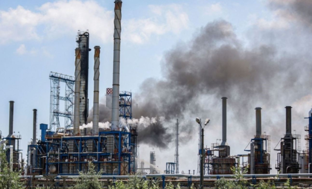 الكويت.-هجوم-بمسيّرات-يُحدث-اندلاع-حريق-في-مصفاة-ميناء-الأحمدي