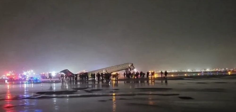 “حادث”-بين-طائرة-ومركبة-على-مدرج-في-مطار-لاغوارديا-في-نيويورك