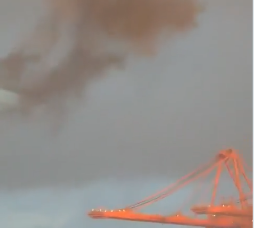 عُمان.-استهداف-ميناء-صلالة-بطائرتين-مُسيّرتين