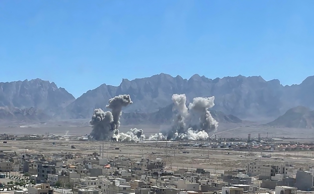 إيران-تؤكد-مقتل-مسؤول-عسكري-رفيع.-وتهدد-باستهداف-شركات-منها-جوجل-وآبل