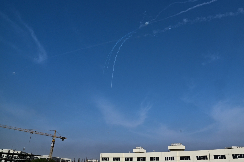 الإمارات.-إصابة-شخص-جراء-شظايا-اعتراض-مسيّرة-في-“أم-القيوين”